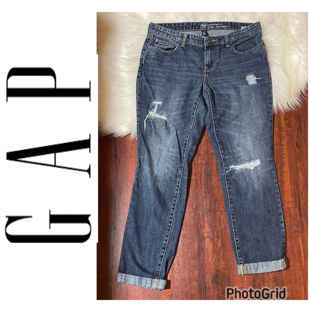LIKE NEW! GAP Women's distressed Boyfriend Fit jeans size 4